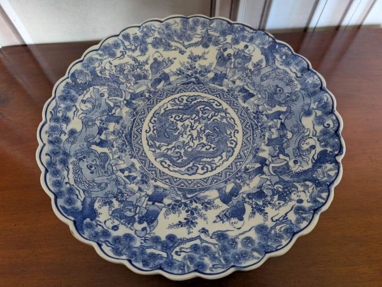 Chinese Blue and White scallop edge dragon dish