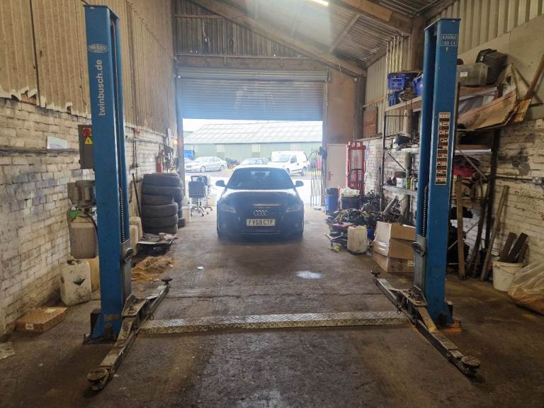 Twin Busch Single phase 2 post vehicle lift 4.2 tonne