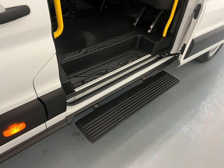 2022 Ford Transit 2.0 EcoBlue 130ps H3 17 Seater Leader MINIBUS DIESEL Manual