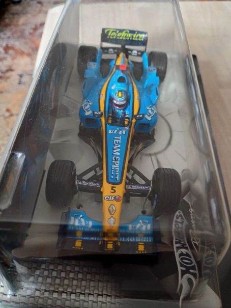 1:24 scale diecast car - Fernando Alonso's Renault F1