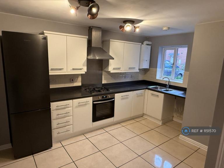 2 bedroom house in Surrey Drive, Coventry, CV3 (2 bed) (#1151570)