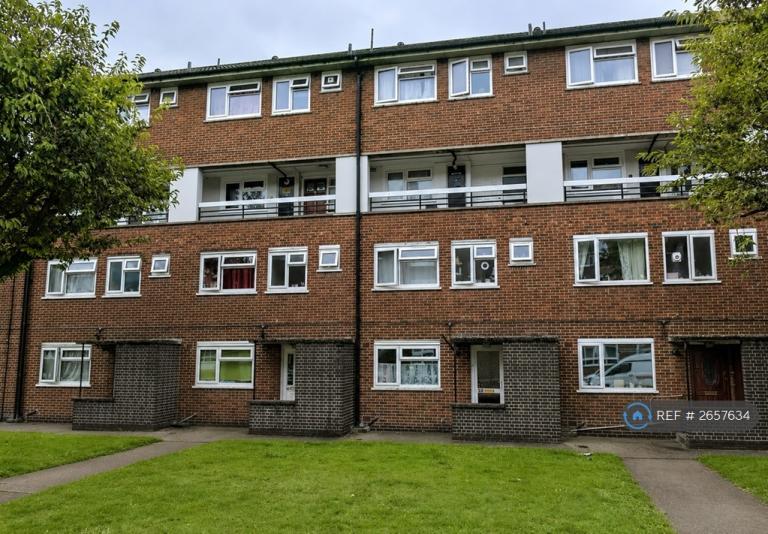 3 bedroom flat in Kingsman St, London, SE18 (3 bed) (#2657634)
