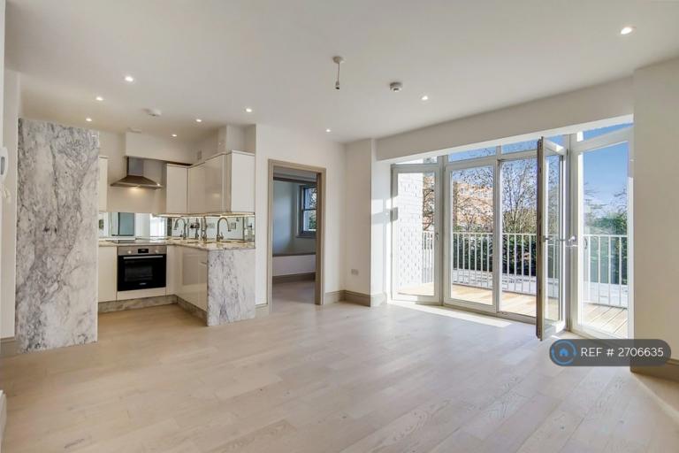 2 bedroom flat in Montpelier Road, London, W5 (2 bed) (#2706635)