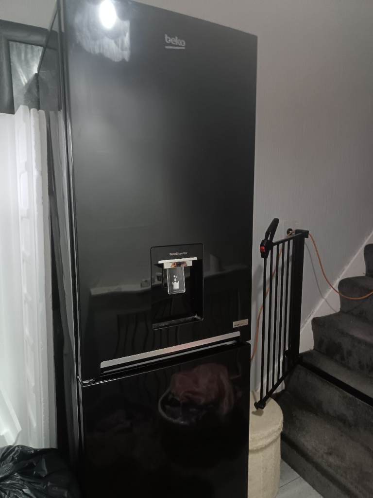 Beko harvest fresh fridge  black gloss 