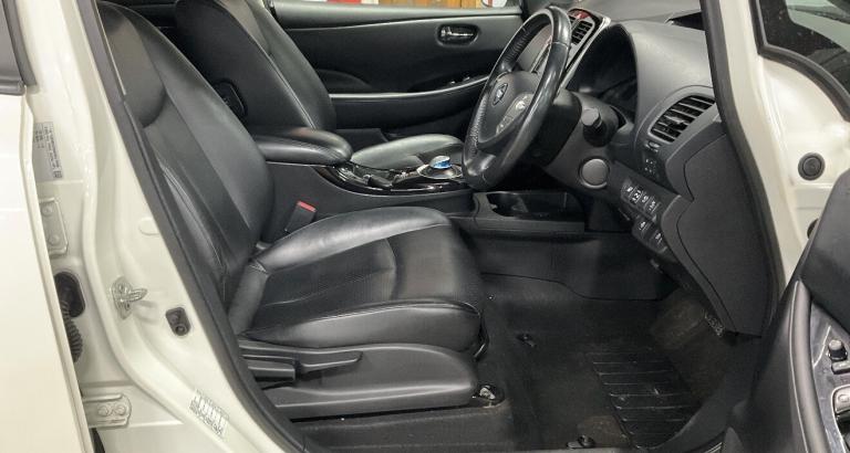 NISSAN LEAF 24kWh Tekna Electric Automatic White 5dr SATNAV+LEATHER+LOWMILES