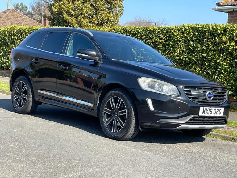 Volvo XC60 2.0 B4D Momentum Station Wagon in Black Metallic lhd left hand drive 