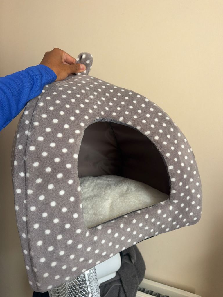 Cat bed - brand new 