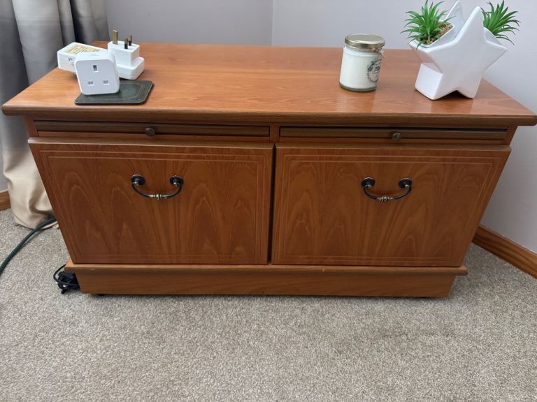 Coffee table/small sideboard 