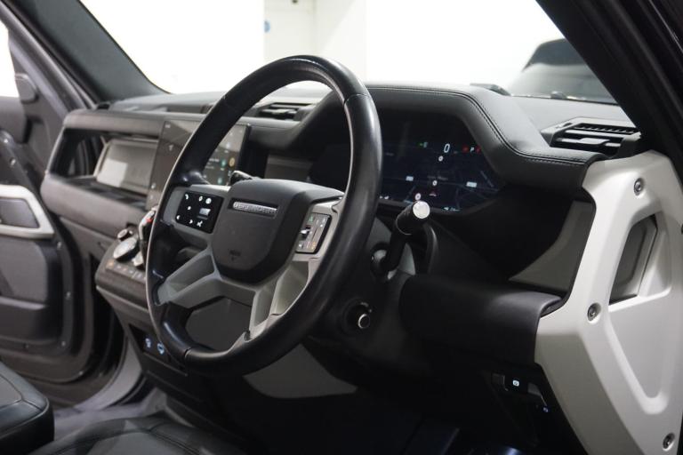 2023 Land Rover Defender 110 3.0 D250 MHEV HSE Hard Top SUV Auto 4WD MWB Euro 6 (s/s) 5dr PANEL V...