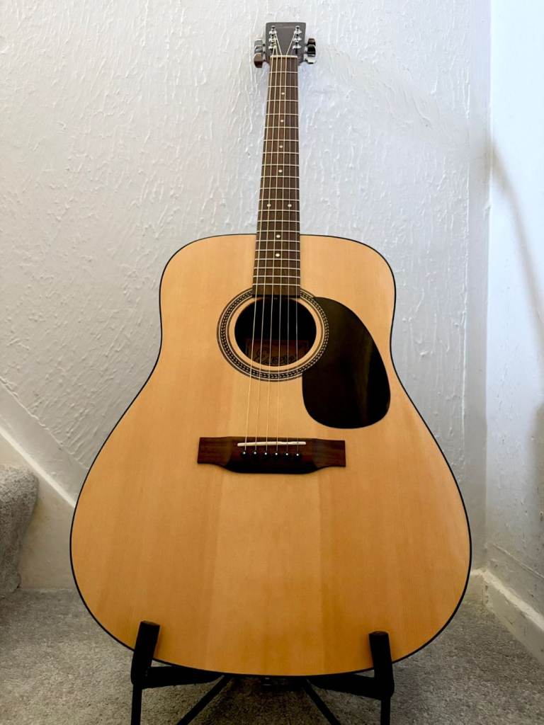 Natural Acoustic Guitar / New Strings / Low Playing Action Professionally Set on New Strings 🎸