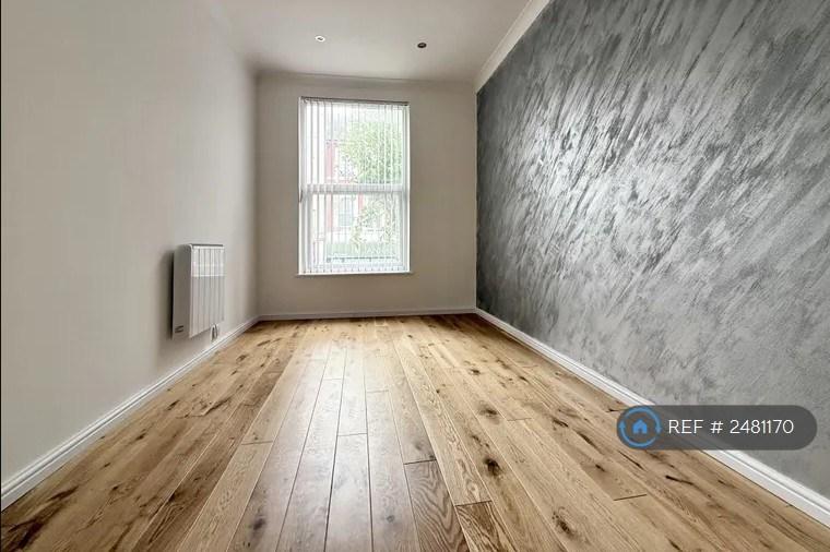 1 bedroom flat in Station Road, London, SE25 (1 bed) (#2481170)
