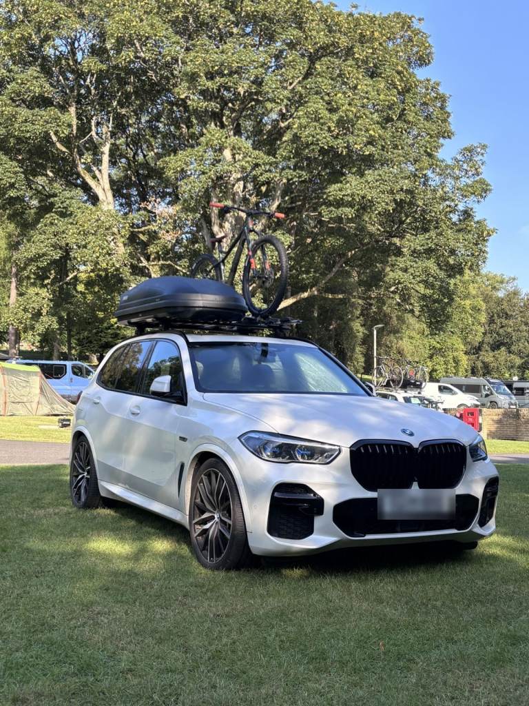 Thule WingBar Evo 127cm black roof bars with feet - fits 2021 BMW X5 (G05)