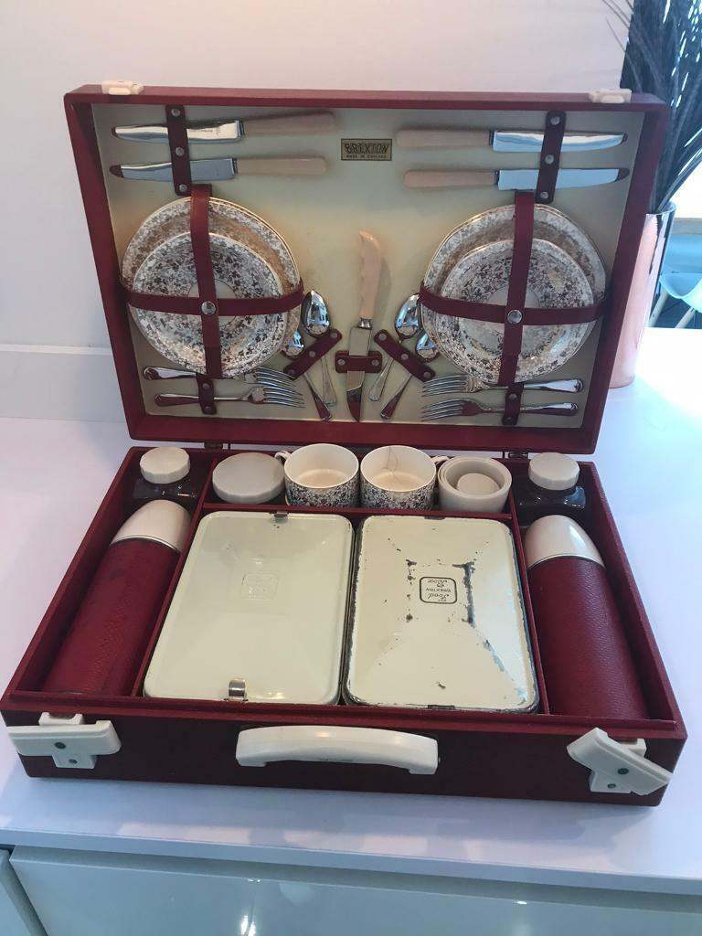 Beautiful Brexton 4 person picnic set.  circa 1930’s 