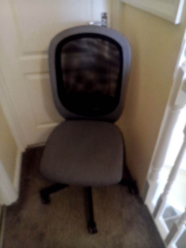 Grey Office Chair with Mesh Back – Good Condition