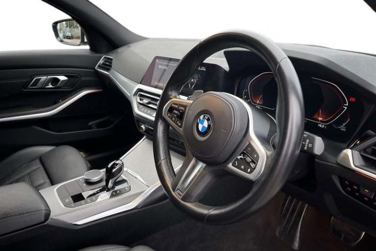 2021 BMW 3 Series 320i M Sport 5dr Step Auto ** Rear Parking Camera - Heated Seats ** Semi-Au Est...