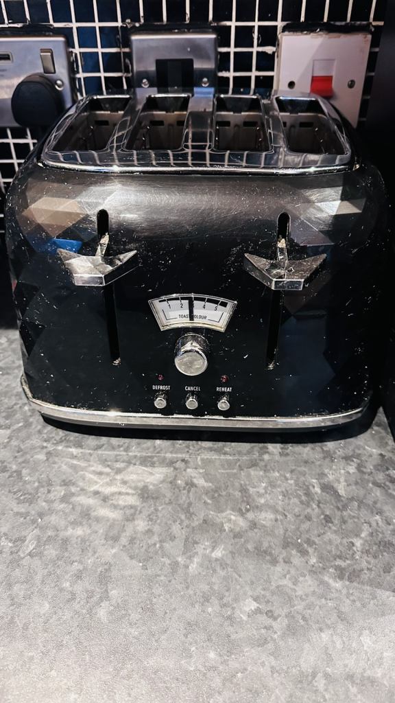 Delonghi 4 slice toaster £30