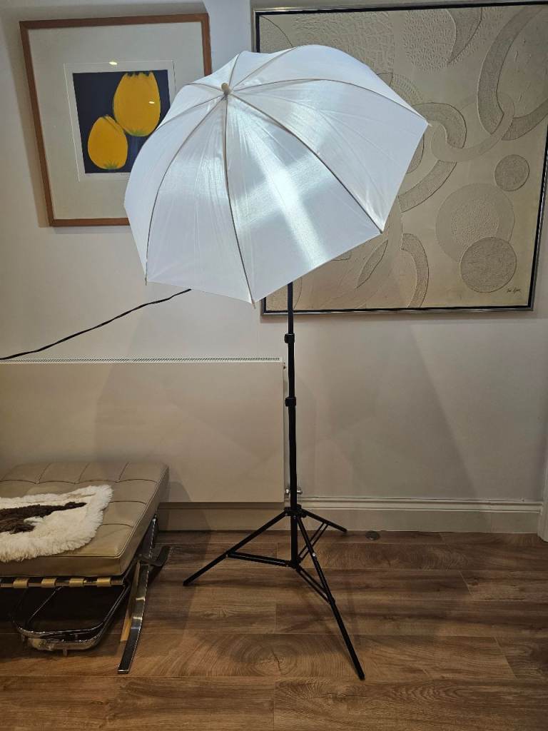 3 Photography umbrellas and tripod kit for sale