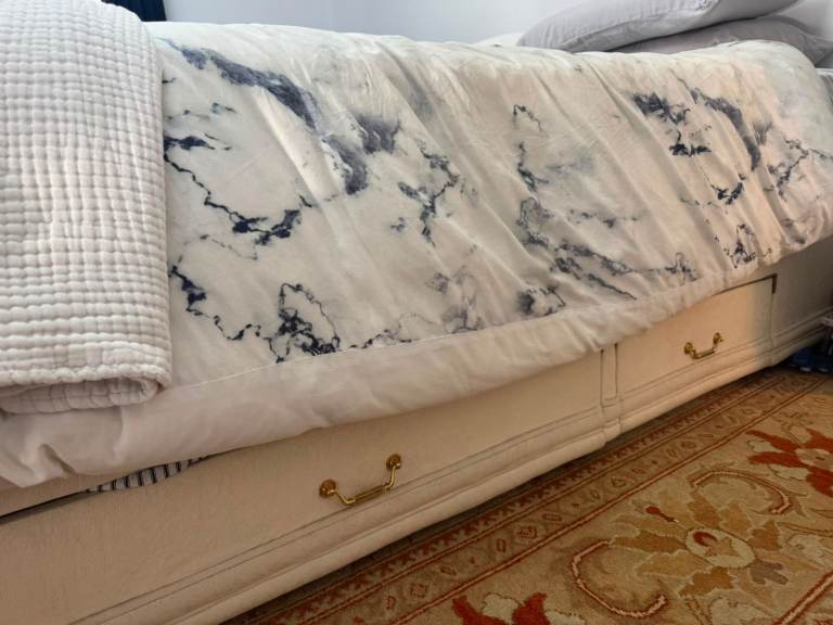King sized bed with memory foam mattress 