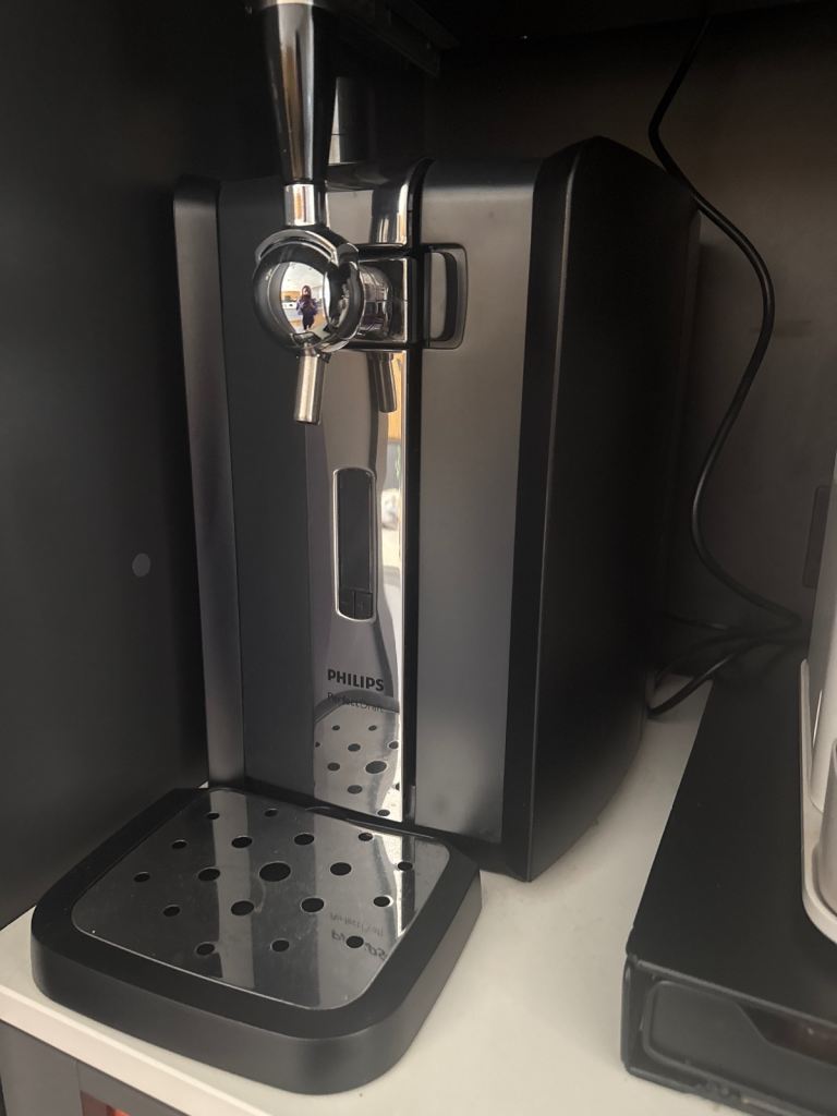 Philips perfect draft beer machine 