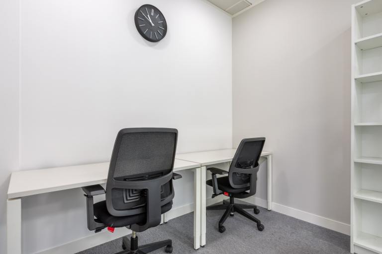 Gloucester - GL13AJ \ Rent a Small Office