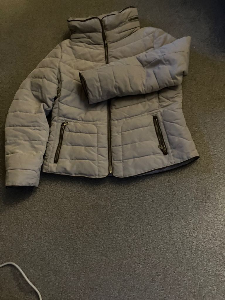  ladies quilted coat. Good Condition