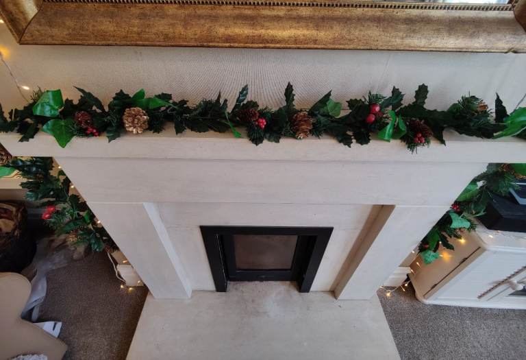 Long 2.4m Christmas Garland With Pine Cones & Red Berries 