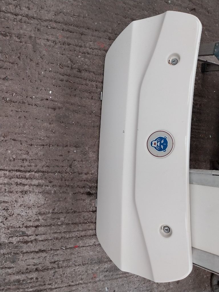 2004 avondale caravan front locker door 