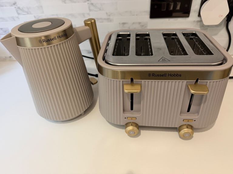 Russell Hobbs Kettle and 4-Slice Toaster Set - Beige & Gold