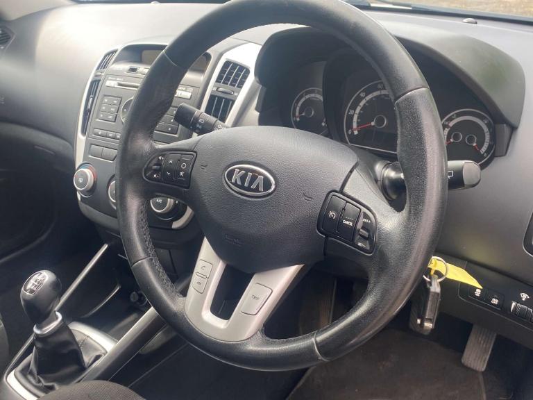 2012 Kia Ceed 1.6 CRDi EcoDynamics 2 Sports Wagon Euro 5 (s/s) 5dr Estate Diesel Manual