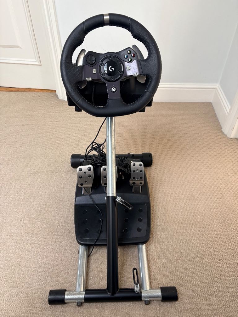 Logitech G920 Wheel and Pedal with Wheel Stand Pro