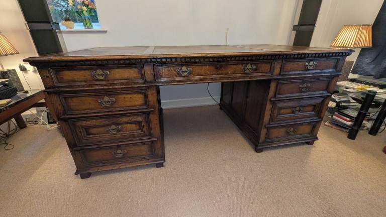 Beautiful Titchmarsh & Goodwin Oak Pedestal Desk.