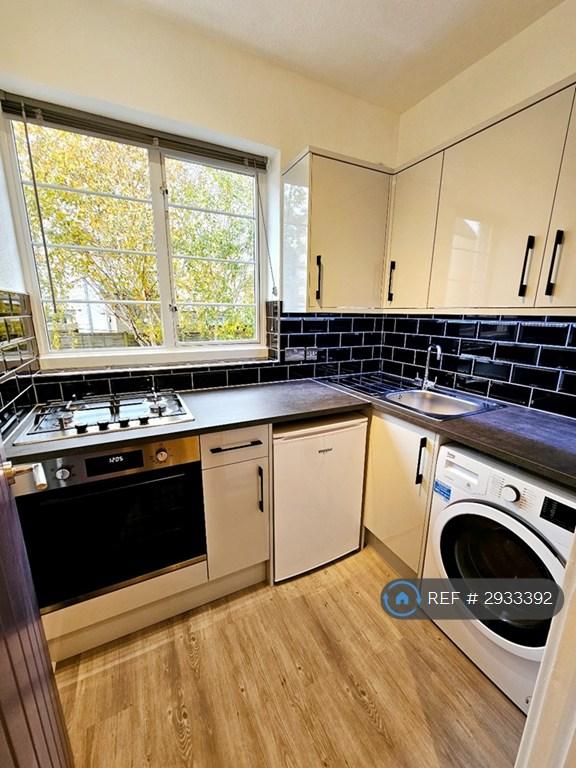 1 bedroom flat in Tyndalls Park Road, Bristol, BS8 (1 bed) (#2933392)