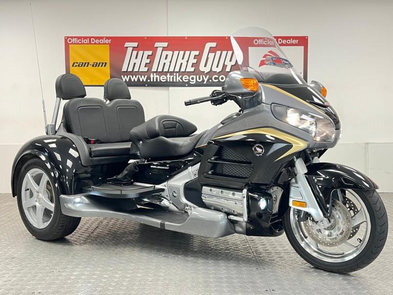 2017 Honda GL 1800 Goldwing 3 Seater Panther IRS Trike - only 1600 miles 