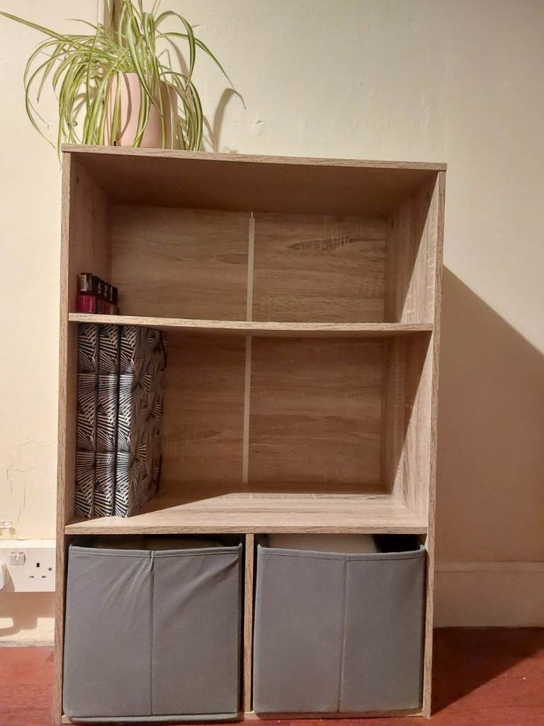 Bookcase / Shelving Unit with Storage Baskets
