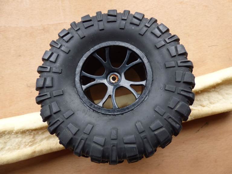 REMOTE CONTROL CAR TRUCK WHEEL NEEDS REGLUE 130 X 51mm 3.5 AXLE 12 HEX 62 RIM