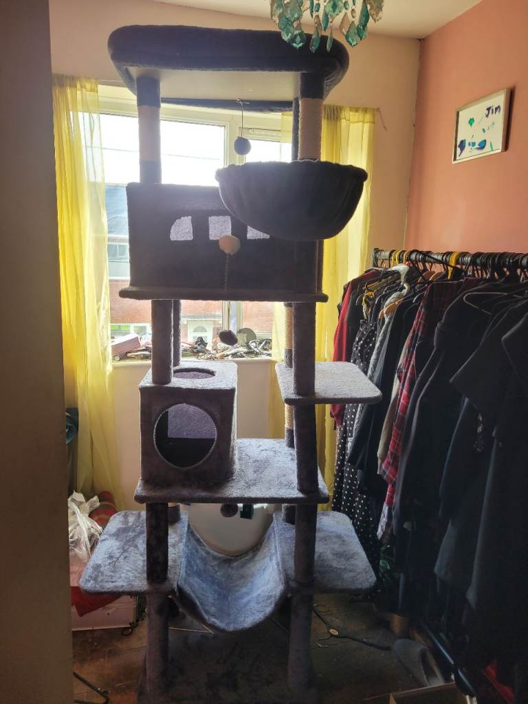 Cat tree 210cm tall