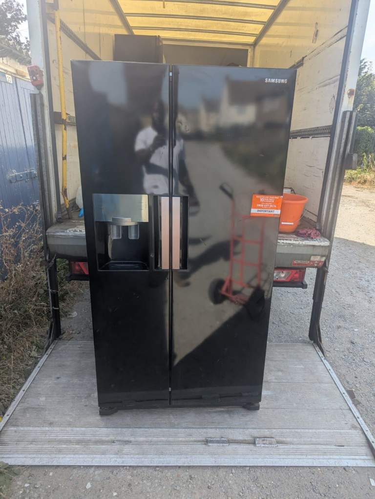  American   fridge freezer in excellent working condition Clean inside out Free delivery available 