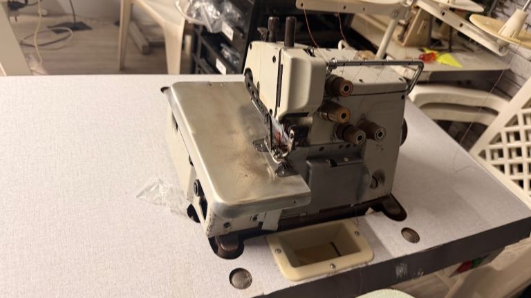 Overlocker sewing machine 