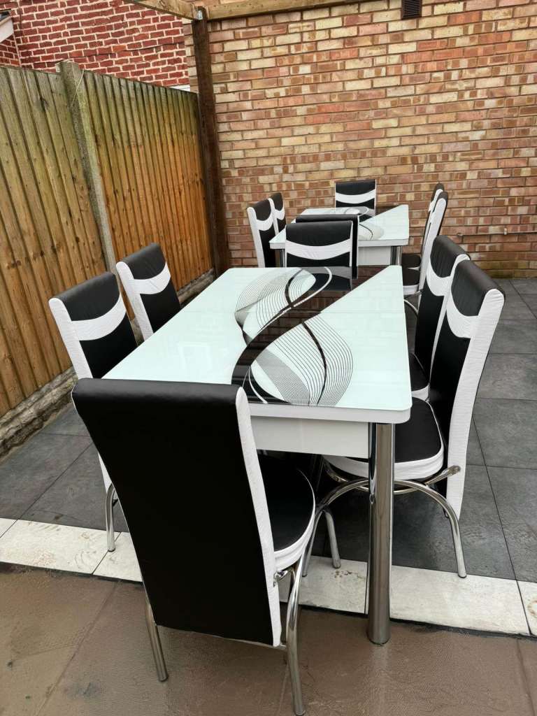 Brand New Glass Extendable Dining Table with 6 chairs - Free Delivery - £250