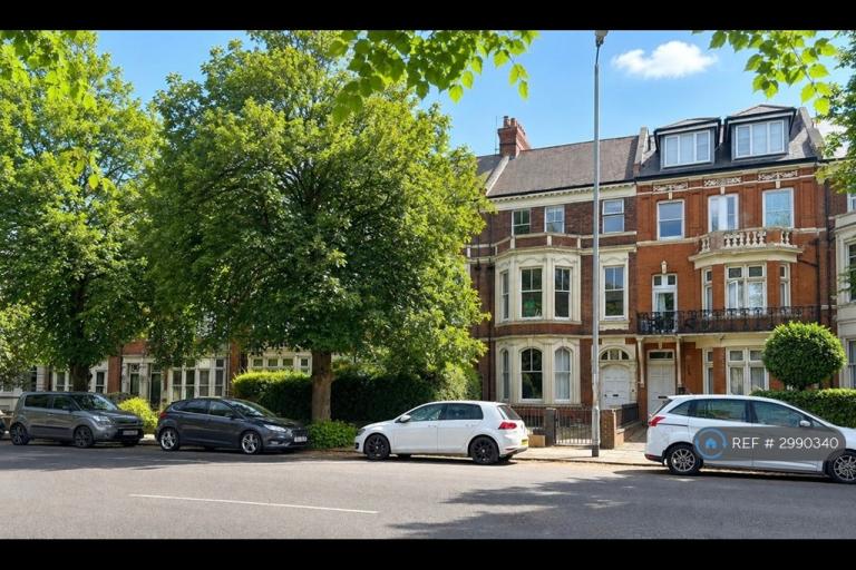 1 bedroom in East Park Parade, Northampton, NN1 (#2990340)
