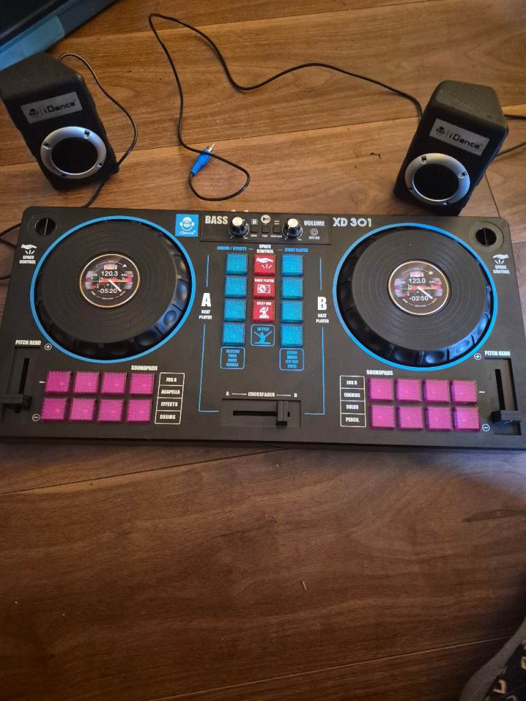 Kids i dance dj decks