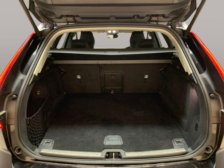 2022 Volvo XC60 2.0 B5P Plus Dark 5dr AWD Geartronic ESTATE PETROL Automatic