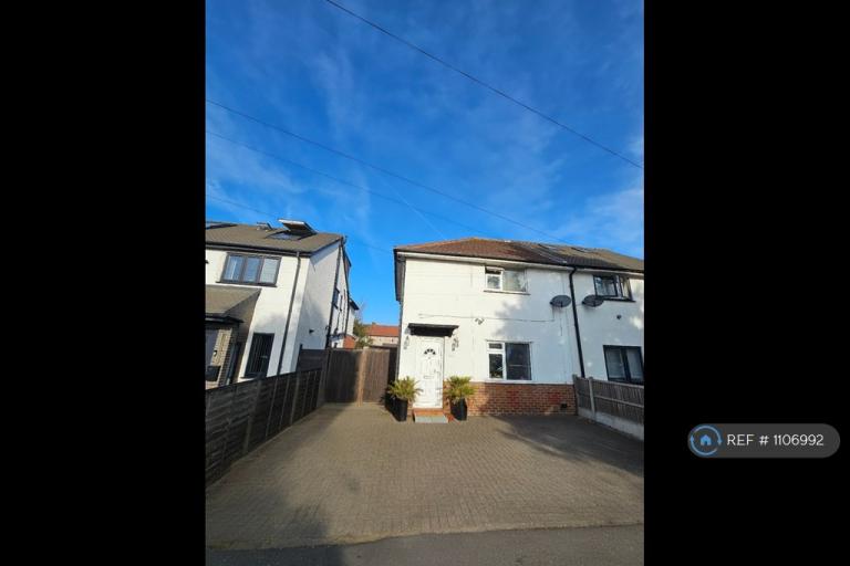 3 bedroom house in Uxbridge Road, Slough, SL2 (3 bed) (#1106992)