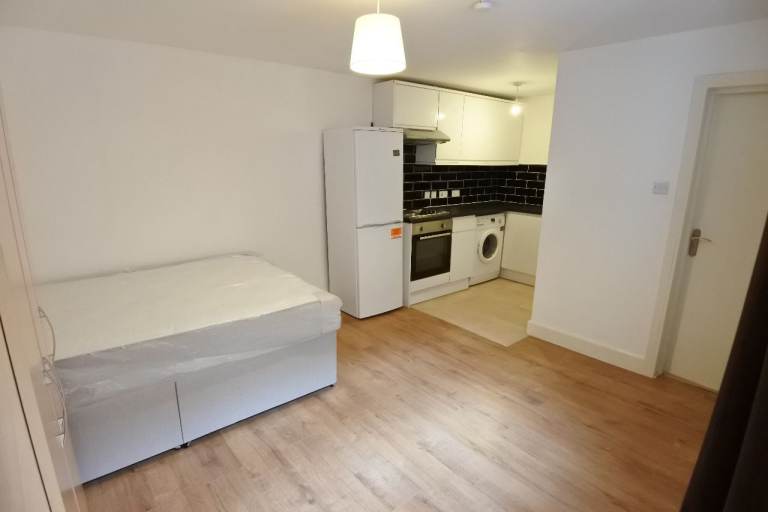 *INC C/TAX* Modern studio flat to rent Harrow & Wealdstone