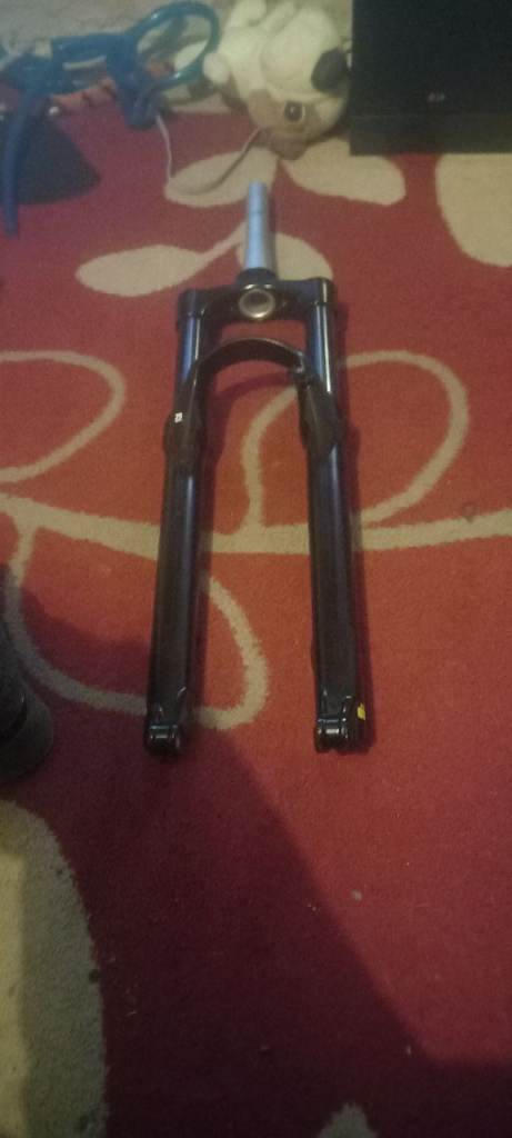 SR Suntour XCR Suspension Fork - Black, Good Condition