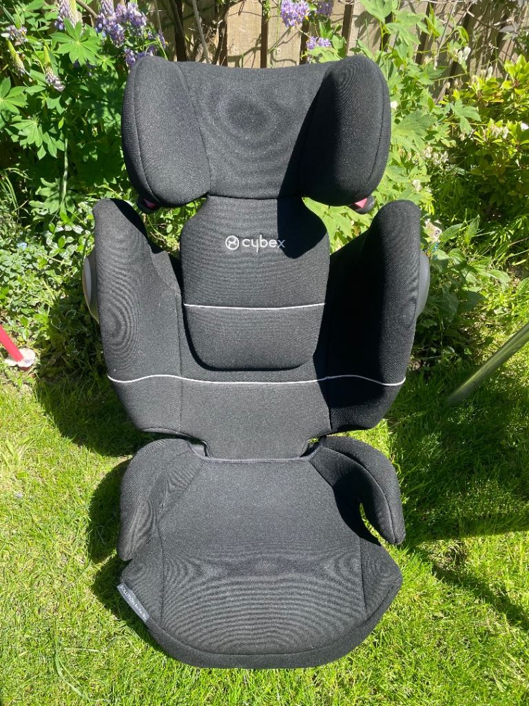 Cybex car seat black with isofix looks new  (solution  m fix SL) hardly used 