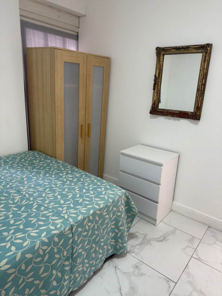 AVAILABLE NOW & BILLS INCLUDED !!! ..COSY+CLEAN BIG Medium ROOM IN CHINGFORD, E4 8PJ FOR £635pcm