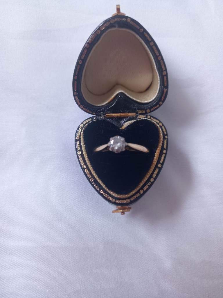 Diamond solitaire