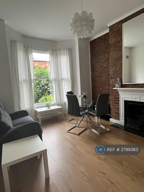 2 bedroom flat in London, London, W5 (2 bed) (#2799383)
