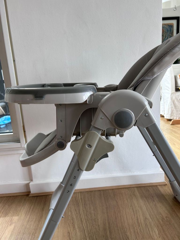 Feeding chair for baby / toddler